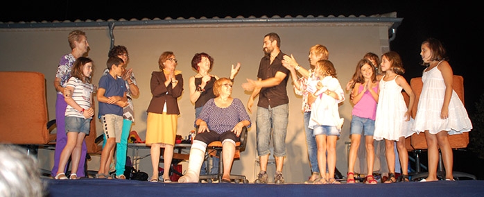 Actuació teatral de les membres de l'Ateneu de la Dona de Vilablareix.