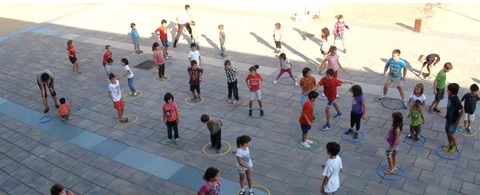 Un centenar de veïns i veïnes van participar en la primera edició de l' “Activa't” aquest dimecres al vespre al Centre Cultural de Can Gruart.