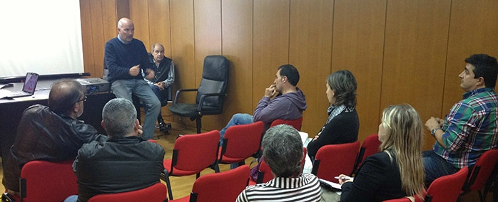 L'alcalde, David Mascort, reunit amb els propietaris dels bars i restaurants de Vilablareix a l'Ajuntament.