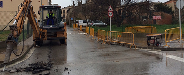 L'Ajuntament ha iniciat el dilluns 16 de març les obres per millorar el ferm i el repintat de la senyalització de diversos carrers.