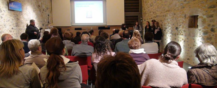 Imatge de la presentació de l'associació Reiki Vilablareix a Can gruart el gener de 2015.