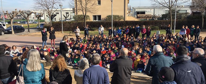 Un dels moments de la celebració a la plaça de la Pau de Vilablareix.