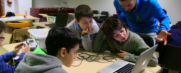 Un dels grups participants en el primer campus de robòtica educativa.