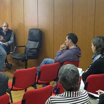 L'alcalde, David Mascort, reunit amb els propietaris dels bars i restaurants de Vilablareix a l'Ajuntament.