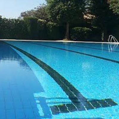La piscina municipal de Vilablareix us espera aquest estiu.