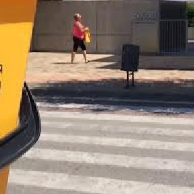 Imatge d'un cubell d'envasos de plàstic del porta a porta a Vilablareix.